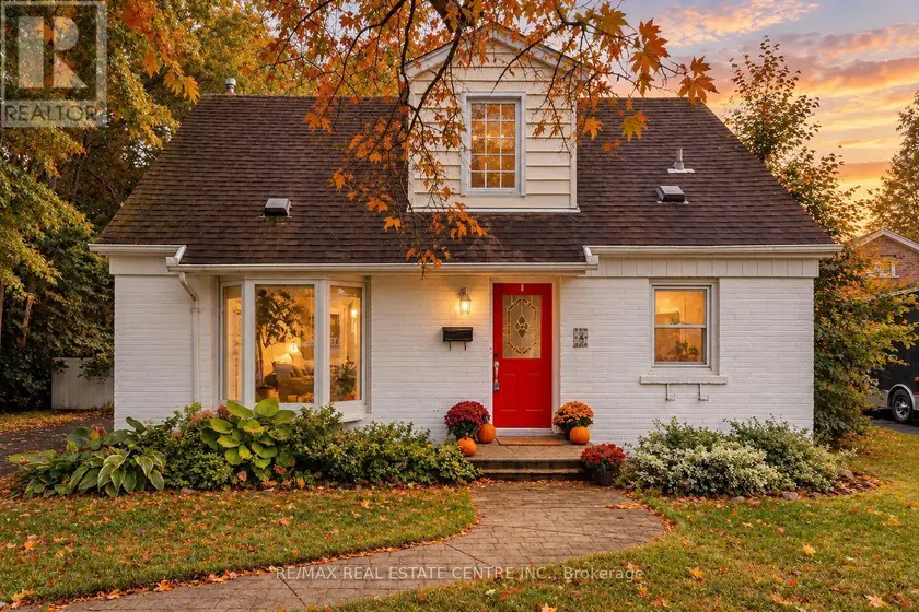 Detached at 4 LINCOLN CRESCENT, Guelph