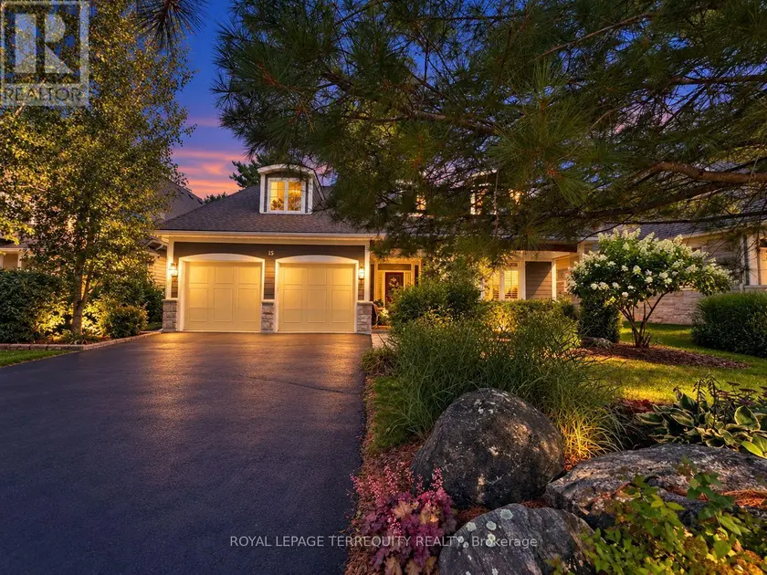 Detached at 15 MUSKOKA BAY BOULEVARD, Gravenhurst)