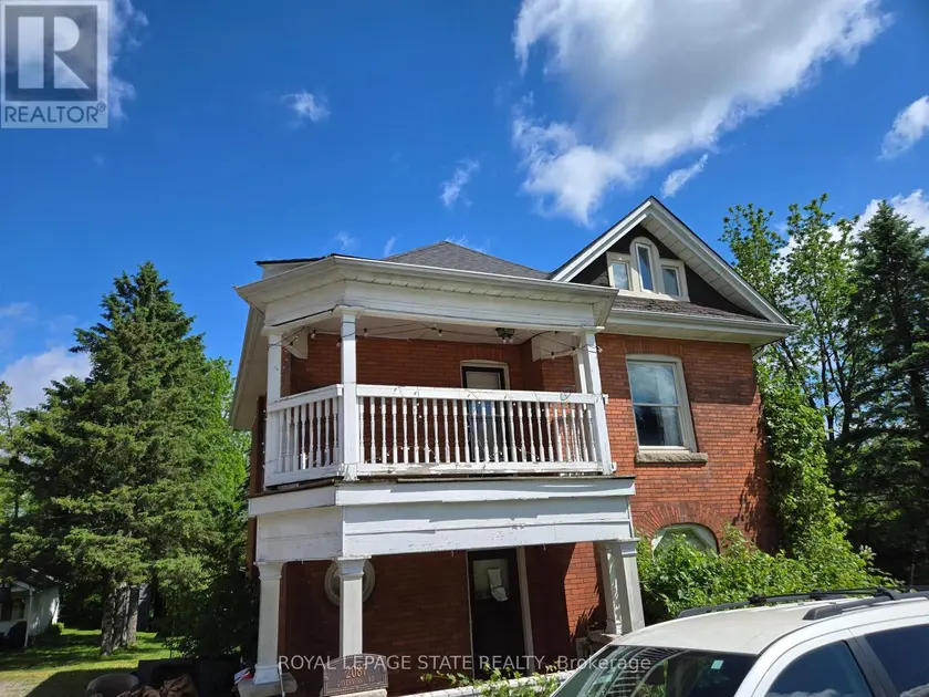 Detached at 2087 GOVERNORS ROAD, Hamilton