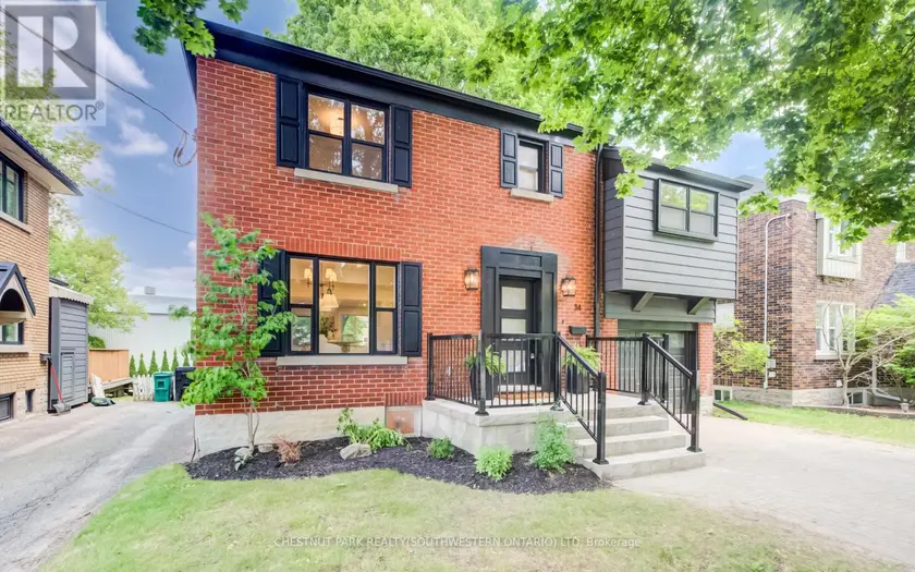Detached at 34 MOORE AVENUE N, Waterloo