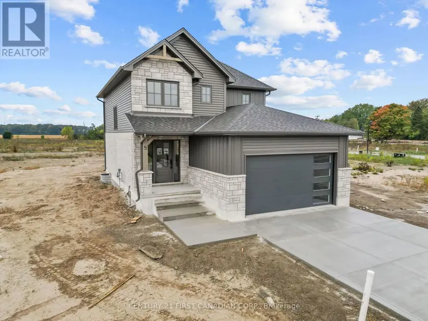 Detached at 5 DOERR COURT, North Middlesex