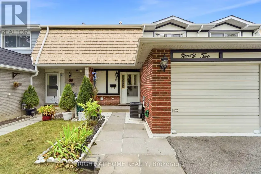 Townhouse at 92 - 92 ST ANDREWS DRIVE, Hamilton