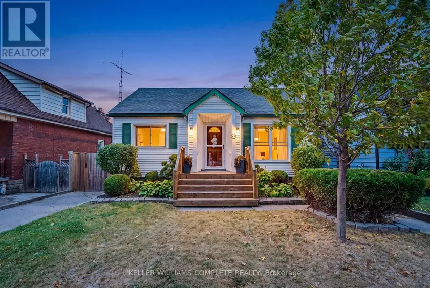 Detached at 20 EAST 18TH STREET, Hamilton