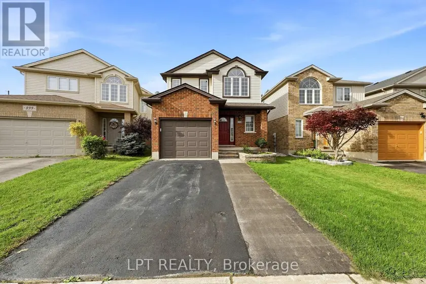 Detached at 903 BRADSHAW CRESCENT, London North