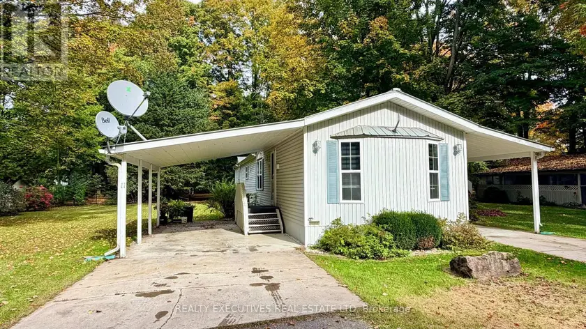 Detached at 11 - 10146 COUNTY 43 ROAD, North Dundas