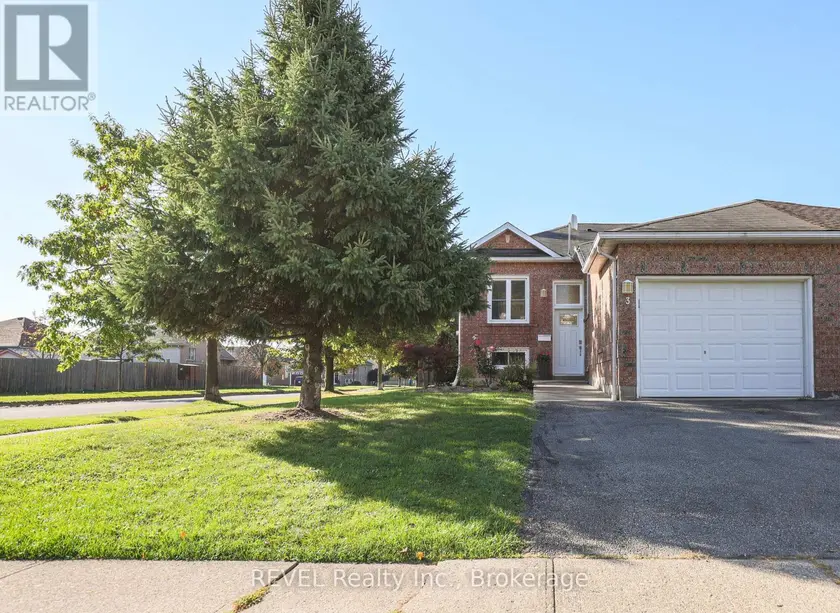 Semi-Detached/Link at 3 JACKSON COURT W, Welland