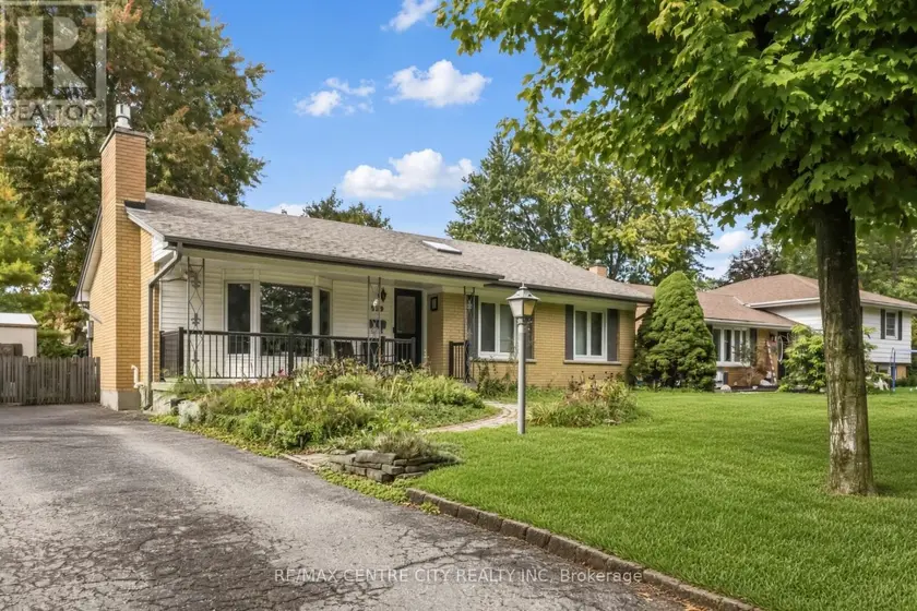 Detached at 859 DALKEITH CRESCENT, London North