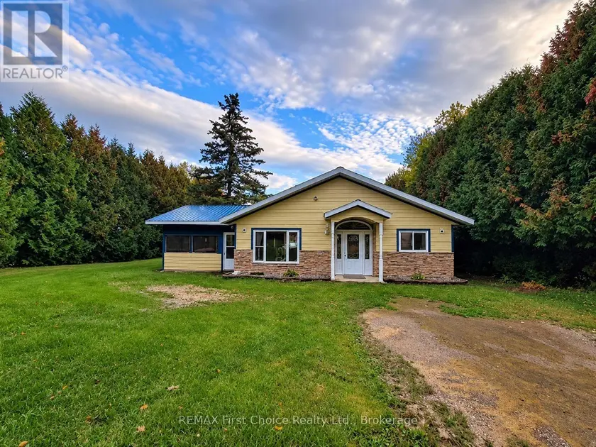 Detached at 702 RIVER AVENUE E, Rainy River