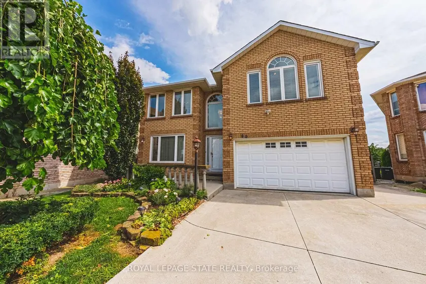 Detached at 90 FAIRINGTON CRESCENT, Hamilton