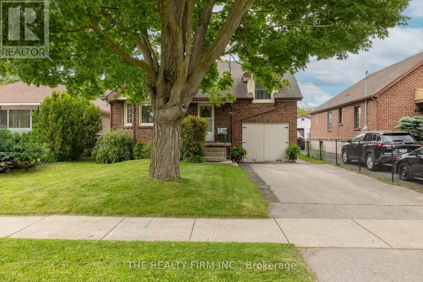 Detached at 384 SPRUCE STREET, London East