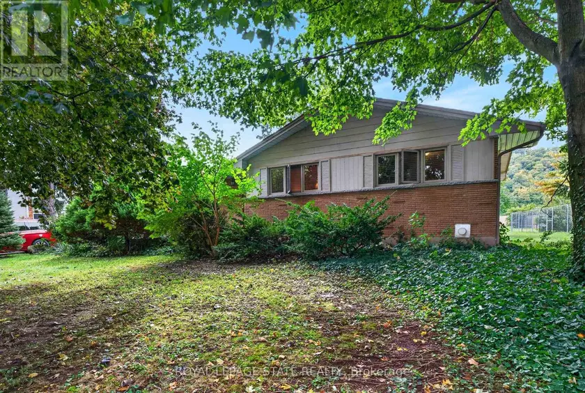 Detached at 984 HIGHWAY 8 HIGHWAY, Hamilton