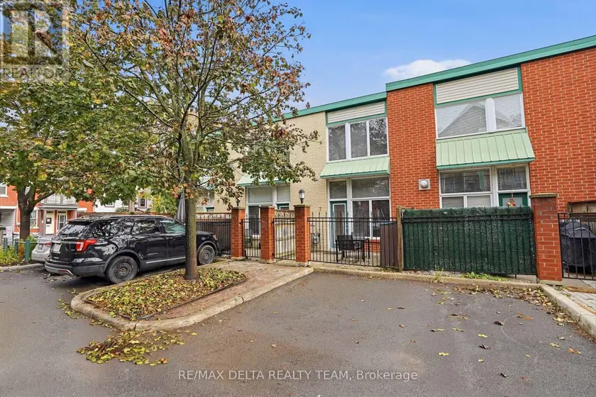 Townhouse at 7 - 170 CATHCART STREET, Ottawa