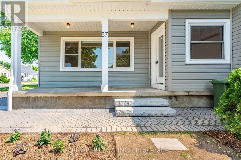 Detached at MAIN - 57 MCELROY ROAD, Hamilton