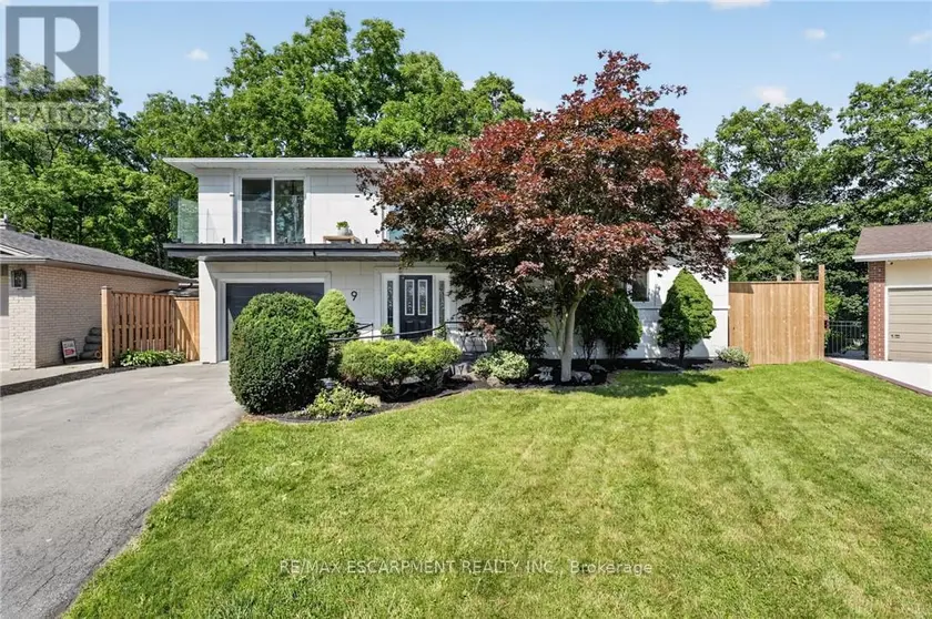 Detached at 9 LESLIE DRIVE, Hamilton