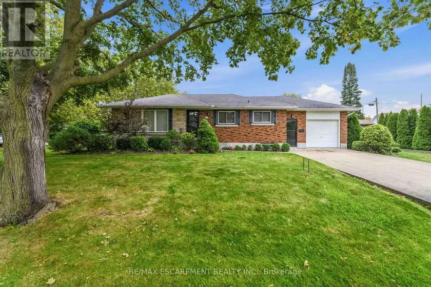 Detached at 4 REGINA AVENUE, St. Catharines
