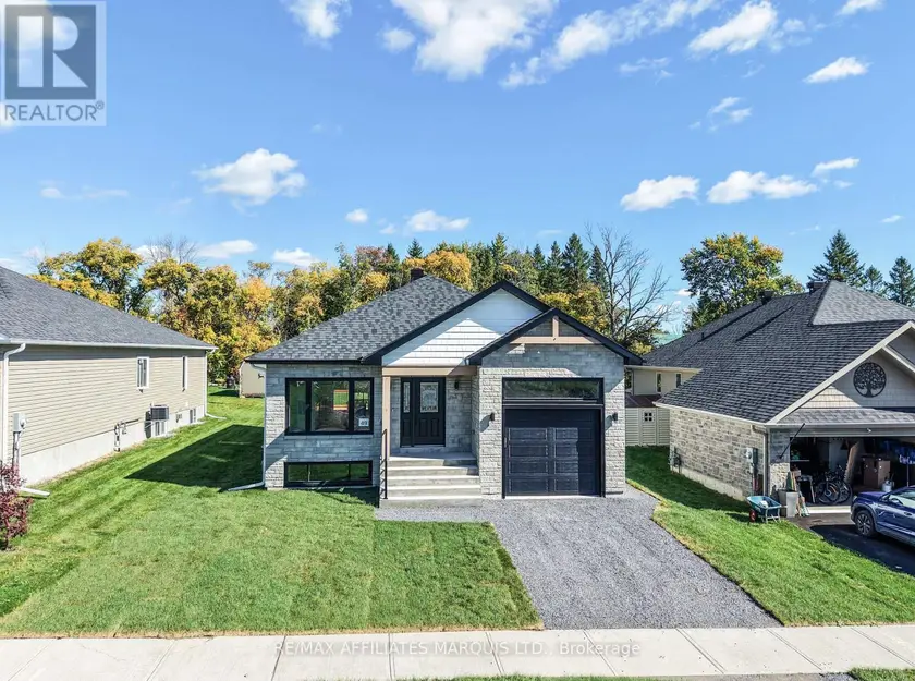 Detached at 49 CLOVER LANE, South Stormont