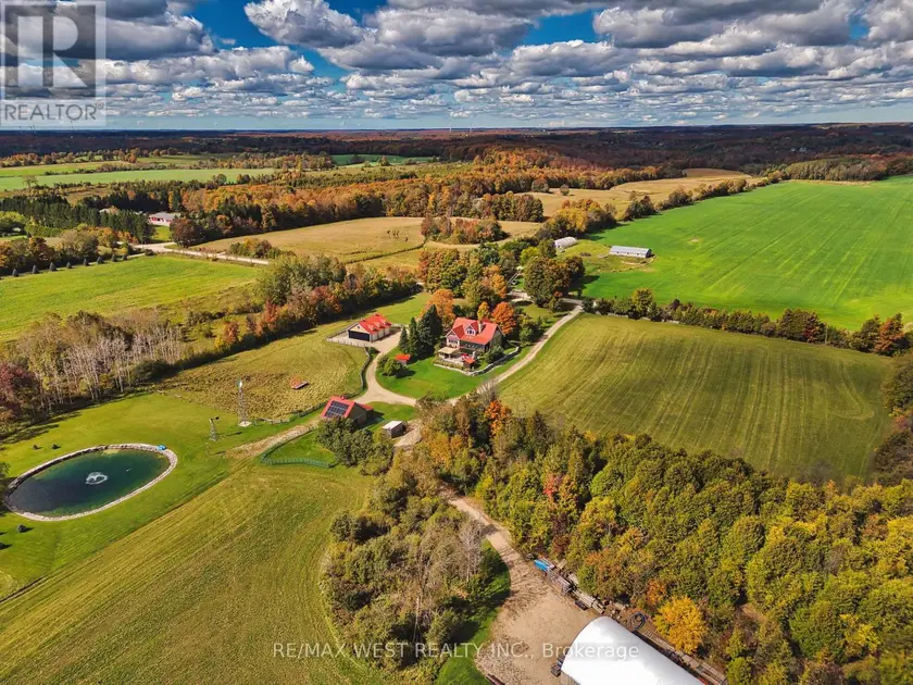 Detached at 305256 SOUTH LINE A, Grey Highlands