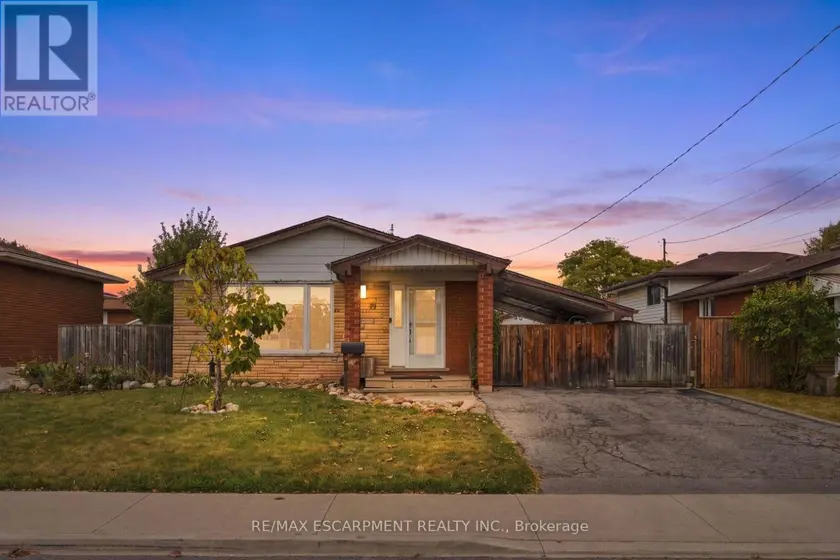 Detached at 19 ELLINGWOOD AVENUE, Hamilton