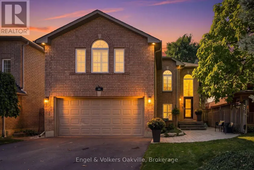 Detached at 44 KEEWAYDIN STREET, Hamilton