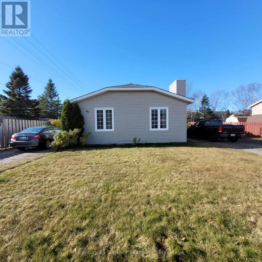 Detached at 34 HEMLO DRIVE E, Marathon