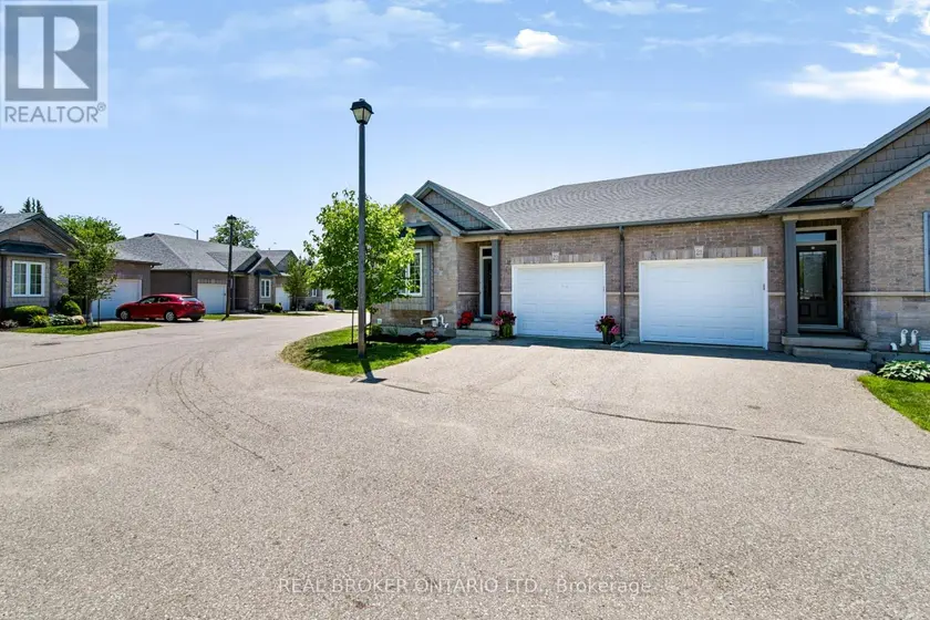 Townhouse at 22 - 244 DUNDAS STREET W, Brant