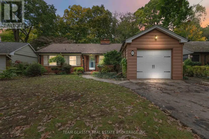 Detached at 36 BRAEMAR CRESCENT, London North