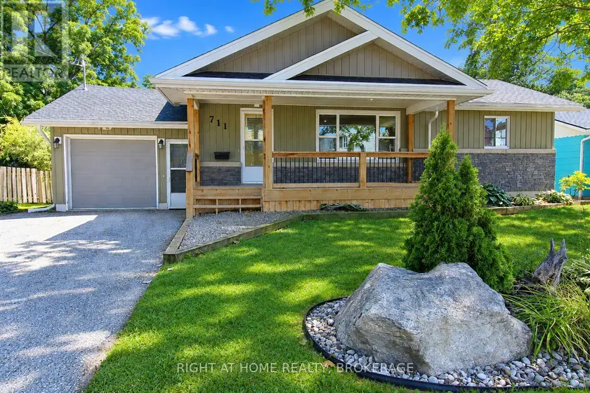 Detached at 711 JOHN STREET, Haldimand