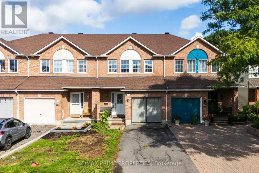 Townhouse at 33 INVERKIP AVENUE, Ottawa