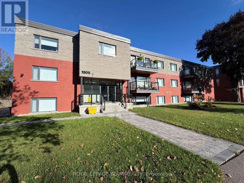 Multiplex at 102 - 1305 SUMMERVILLE AVENUE, Ottawa