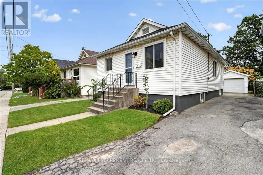 Detached at 32 RICHMOND AVENUE, St. Catharines