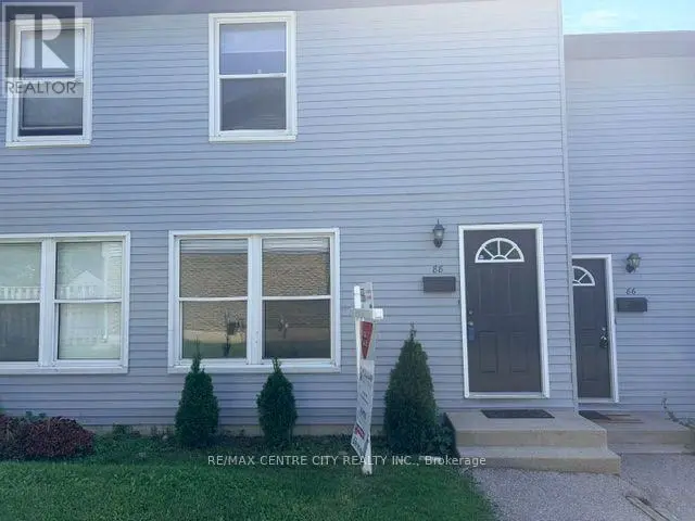 Townhouse at 88 - 70 FIDDLERS GREEN ROAD, London North