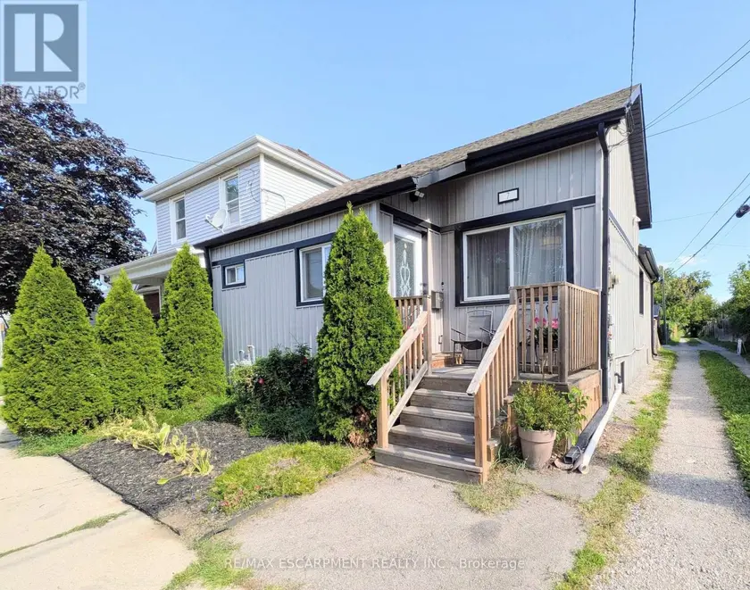 Detached at 7 CAMPBELL AVENUE, Hamilton