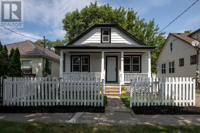 Detached at 95 CHETWOOD STREET, St. Catharines