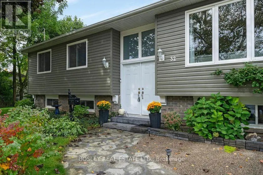Detached at 32 MILL STREET, Erin