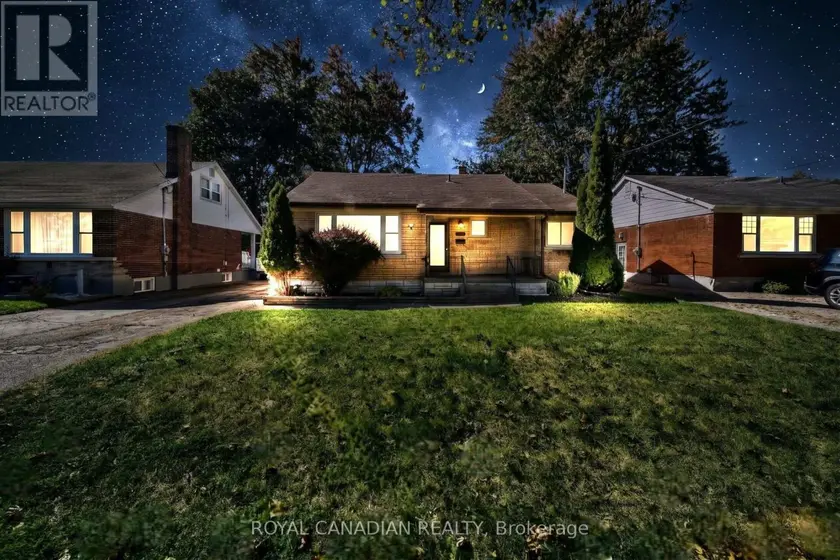 Detached at 457 DUMFRIES AVENUE, Kitchener