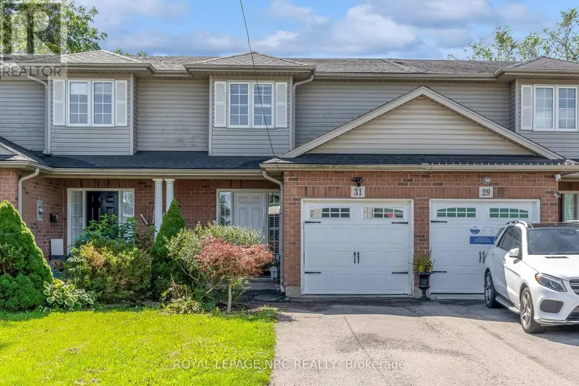 Townhouse at 31 THOROLD ROAD E, Welland