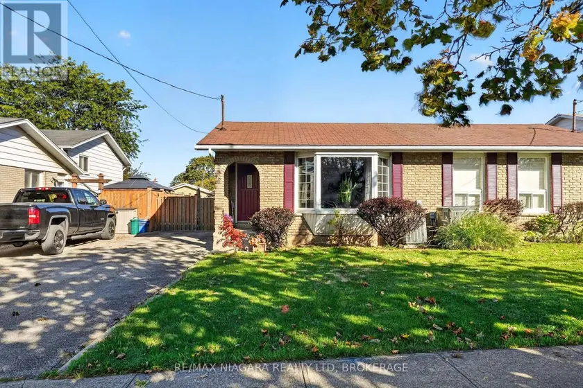 Semi-Detached/Link at 45 GREEN MAPLE DRIVE, St. Catharines