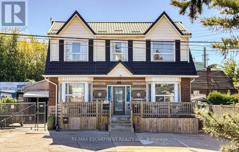 Detached at 548 BEACH ROAD, Hamilton