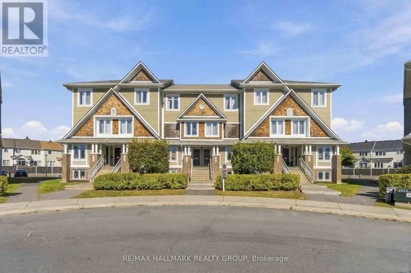 Townhouse at 8 - 562 LAKERIDGE DRIVE, Ottawa