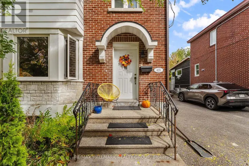 Semi-Detached/Link at 425 CHAPEL STREET, Ottawa