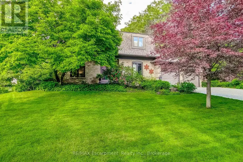 Detached at 215 BRIAR HILL CRESCENT, Hamilton