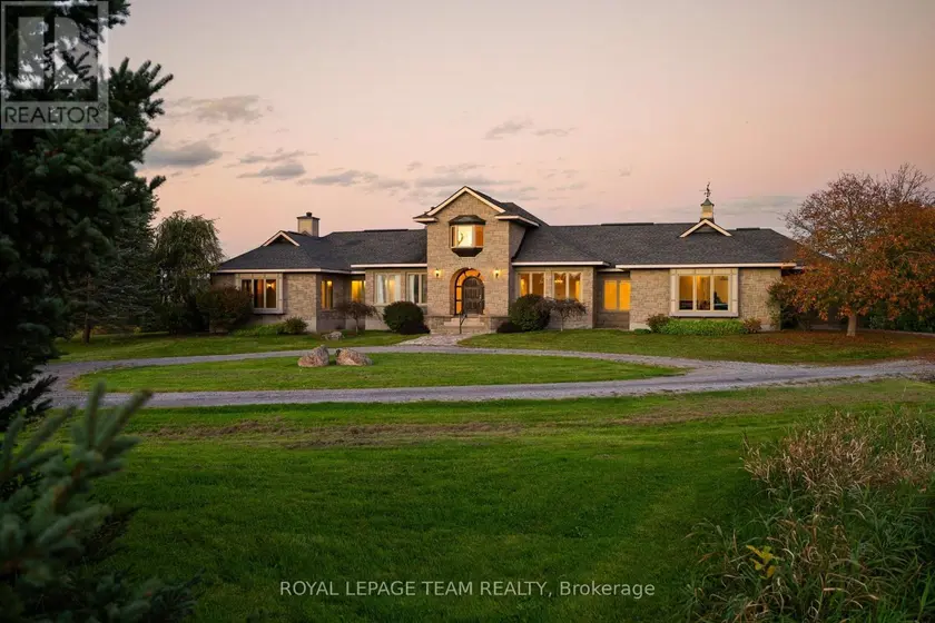 Detached at 285 PINHEY POINT ROAD, Ottawa