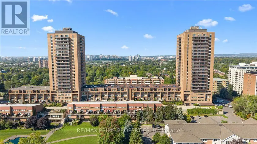 Townhouse at 4 - 525 ST. LAURENT BOULEVARD, Ottawa