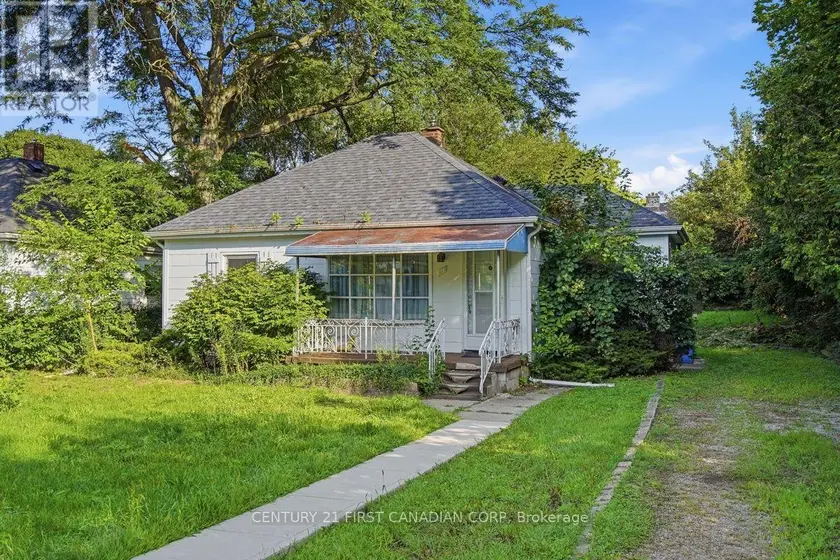 Detached at 117 EMPRESS AVENUE, London North