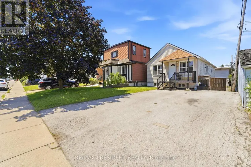 Detached at 43 ADAIR AVENUE N, Hamilton