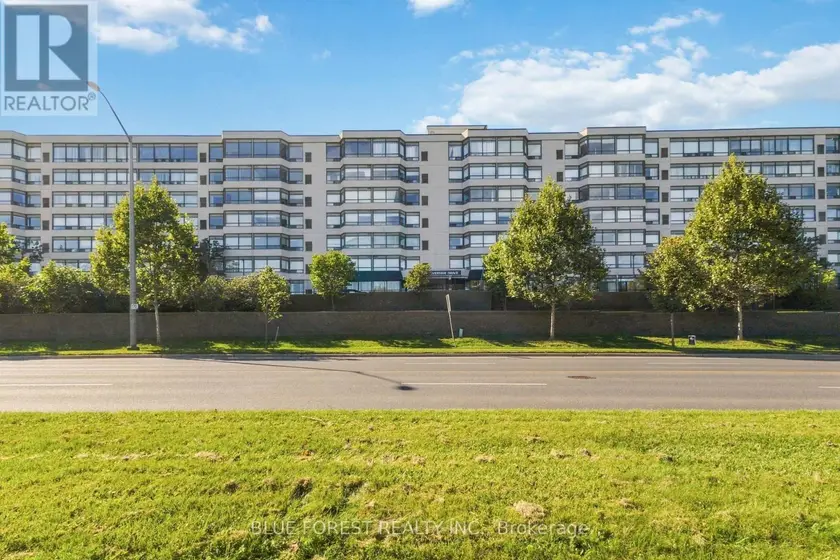 Apartment at 715 - 521 RIVERSIDE DRIVE, London North