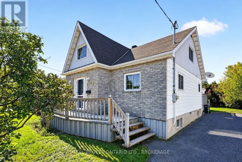 Detached at 25 DUNBAR AVENUE, Cornwall