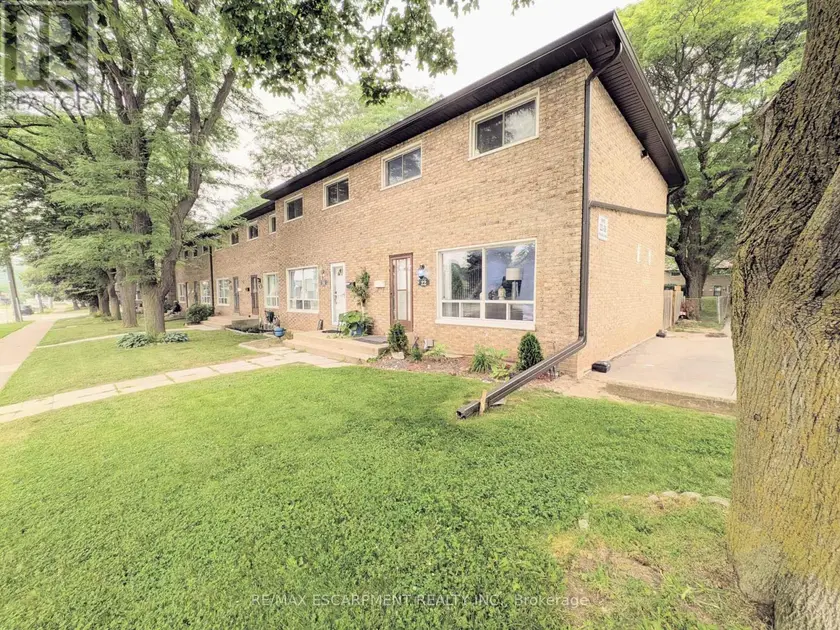 Townhouse at 1 - 22 RIVERDALE DRIVE, Hamilton