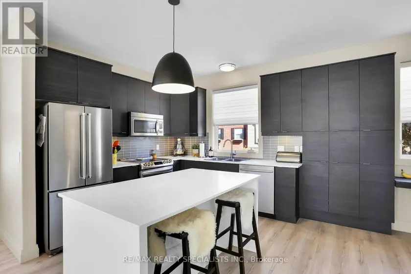 Townhouse at 63 - 1040 CORONATION DRIVE, London North