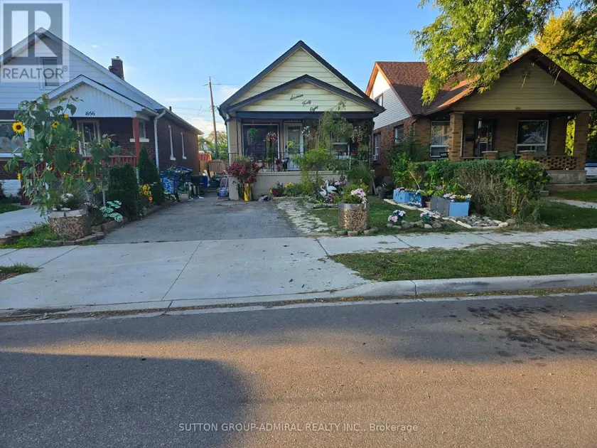 Detached at 1648 LAING STREET, Windsor